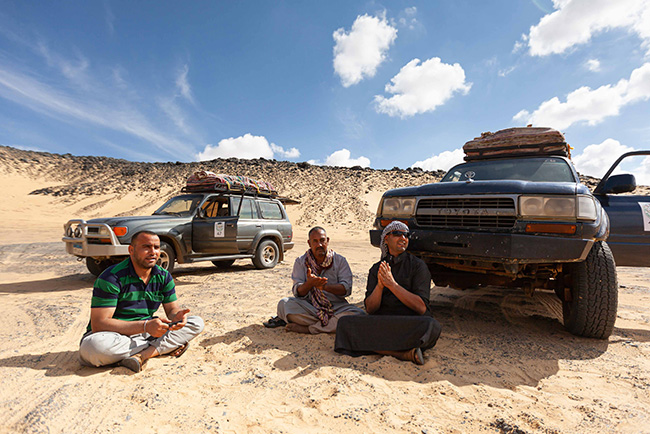 Desert Safari Egypt team and 4x4